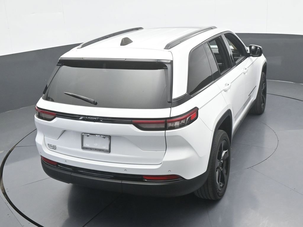 Used 2023 Jeep Grand Cherokee Altitude image 14