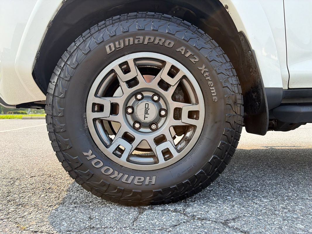 Used 2020 Toyota 4Runner Venture w/ Moonroof Package AWD/4WD image 31