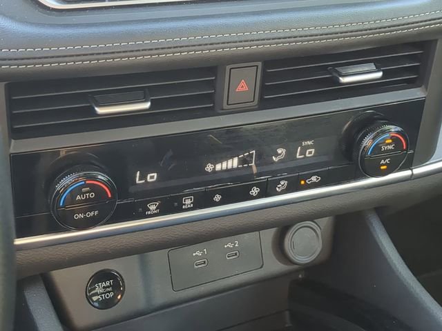 Used 2024 Nissan Rogue SV image 32