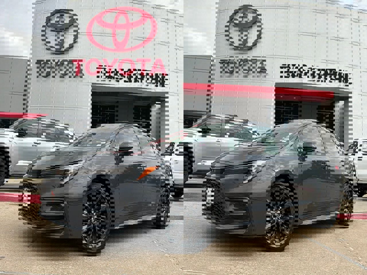 Used 2024 Toyota Corolla SE image 3