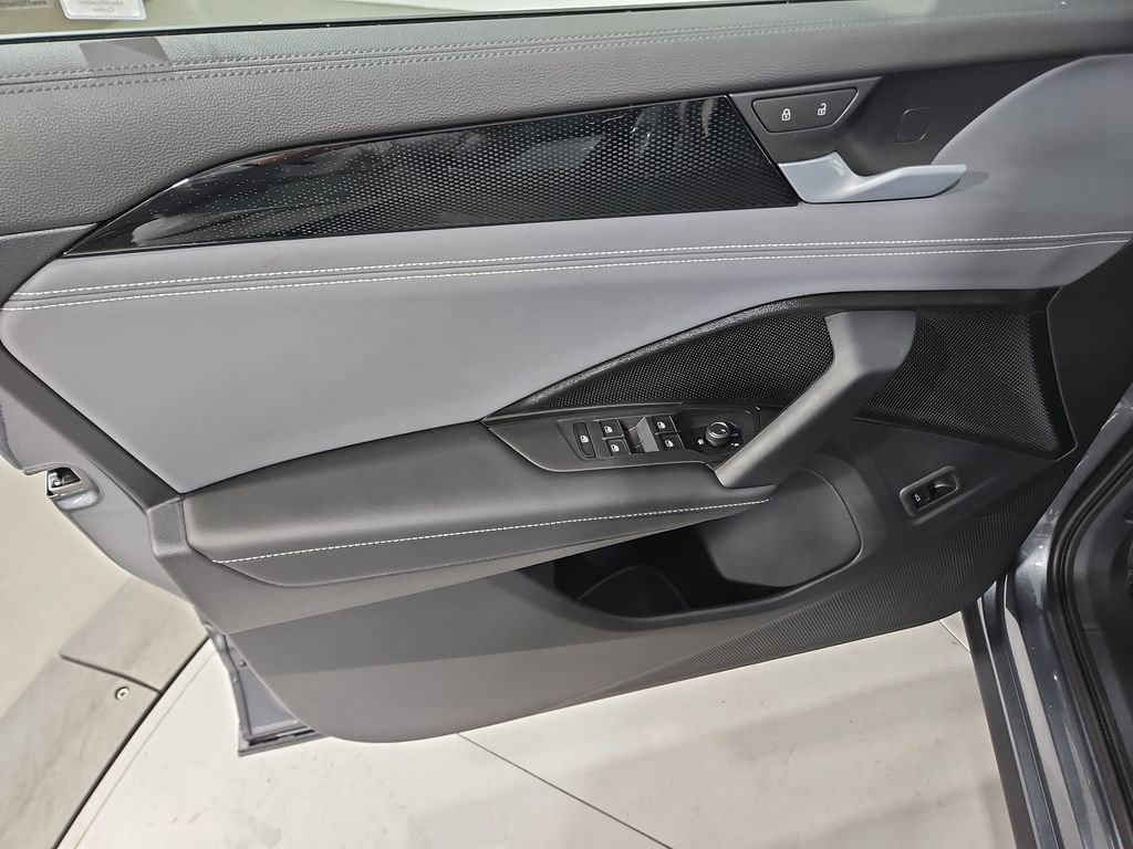 New 2026 Volkswagen Tiguan SE image 10