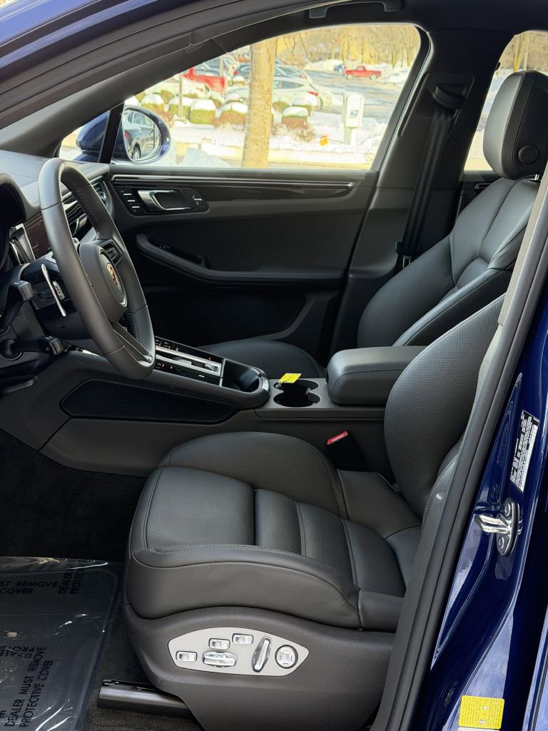 Used 2024 Porsche Macan BASE image 20