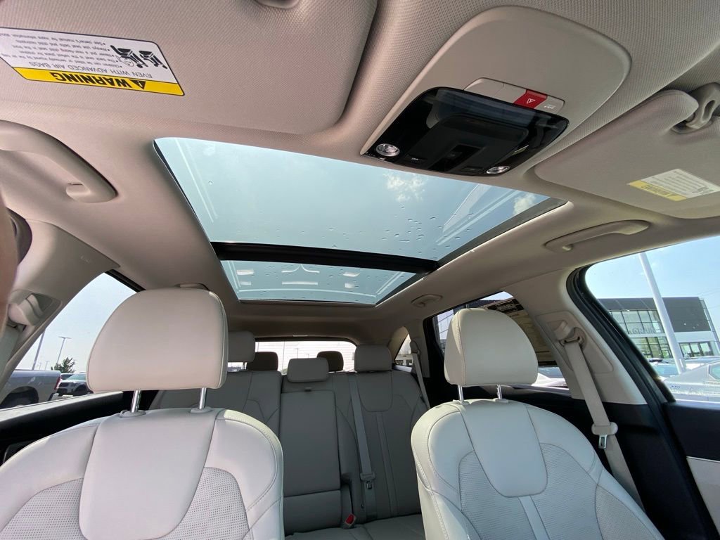 Certified 2025 Kia Sorento S w/ Panoramic Sunroof Package FWD image 32