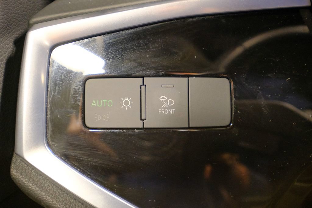 Used 2025 Audi Q3 2.0T Premium image 39