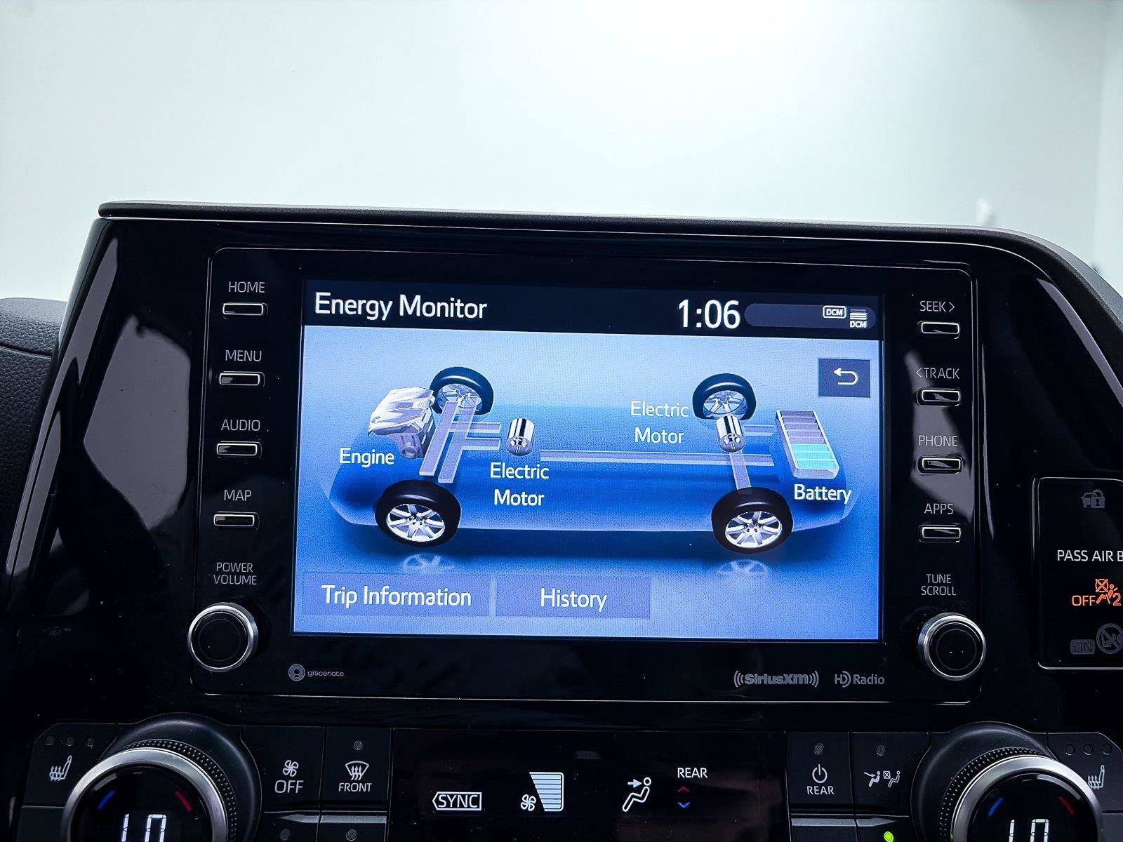 Used 2020 Toyota Highlander XLE AWD/4WD image 6