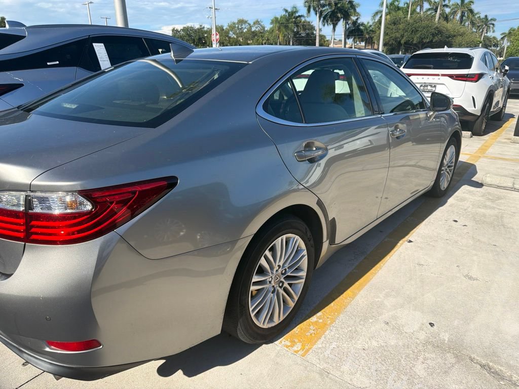 Used 2015 Lexus ES 350 w/ Luxury Package FWD image 3