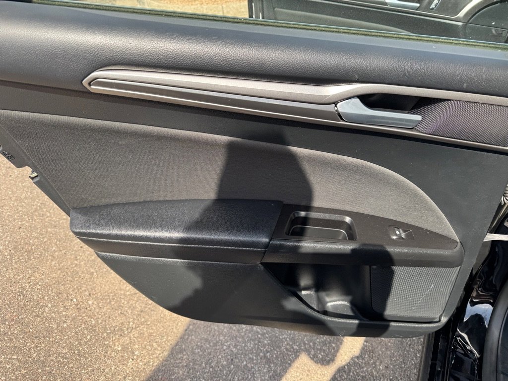 Used 2017 Ford Fusion SE w/ Equipment Group 601A image 27