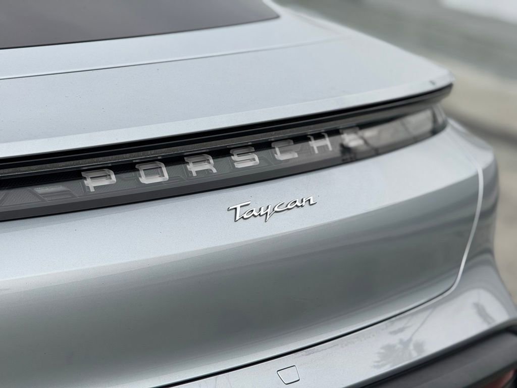 Used 2021 Porsche Taycan image 6