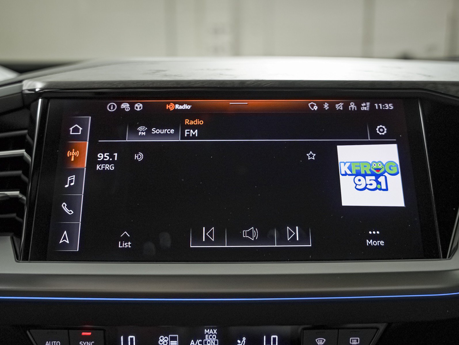 Used 2025 Audi Q4 e-tron Premium Plus w/ Premium Plus AWD/4WD image 18