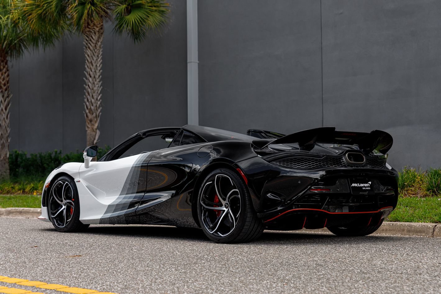 Used 2024 McLaren 750S Spider RWD image 27