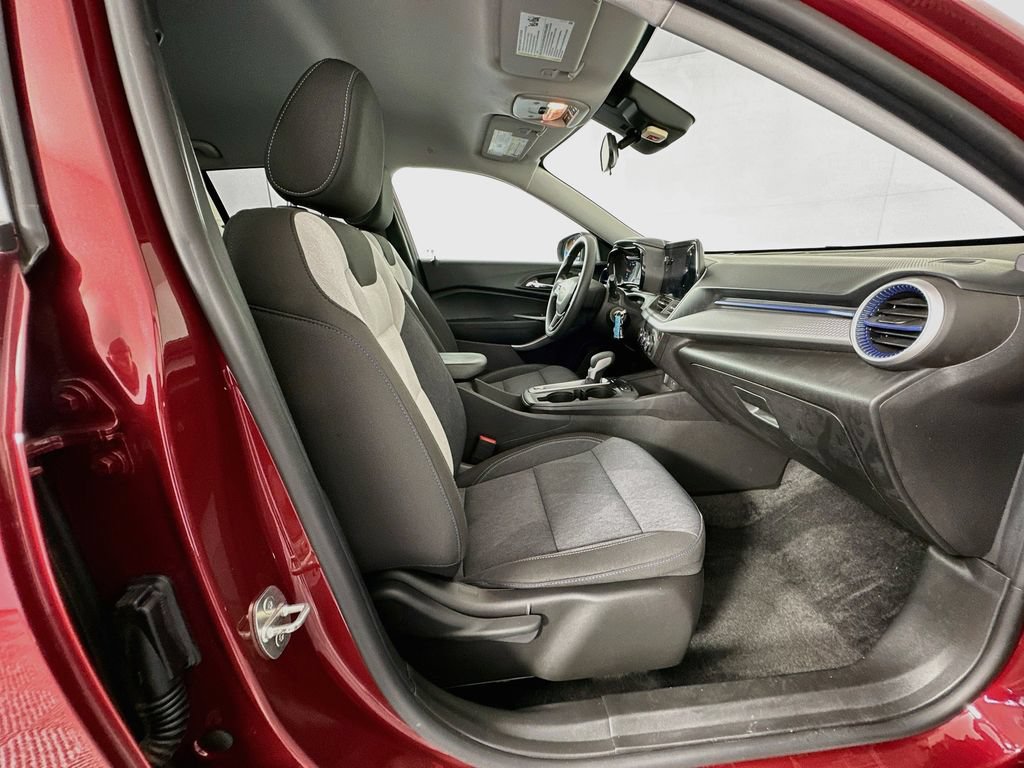 Used 2024 Chevrolet Trax LS w/ LS Convenience Package FWD image 26