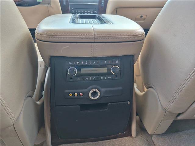 Used 2011 Cadillac Escalade 4WD Hybrid image 18