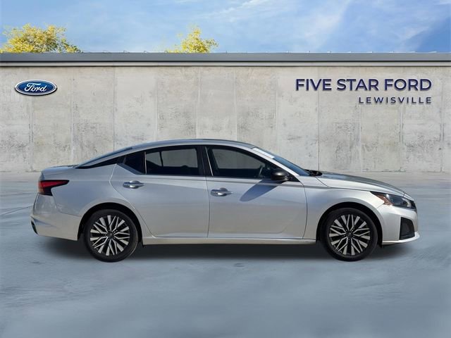 Used 2024 Nissan Altima 2.5 SV image 3