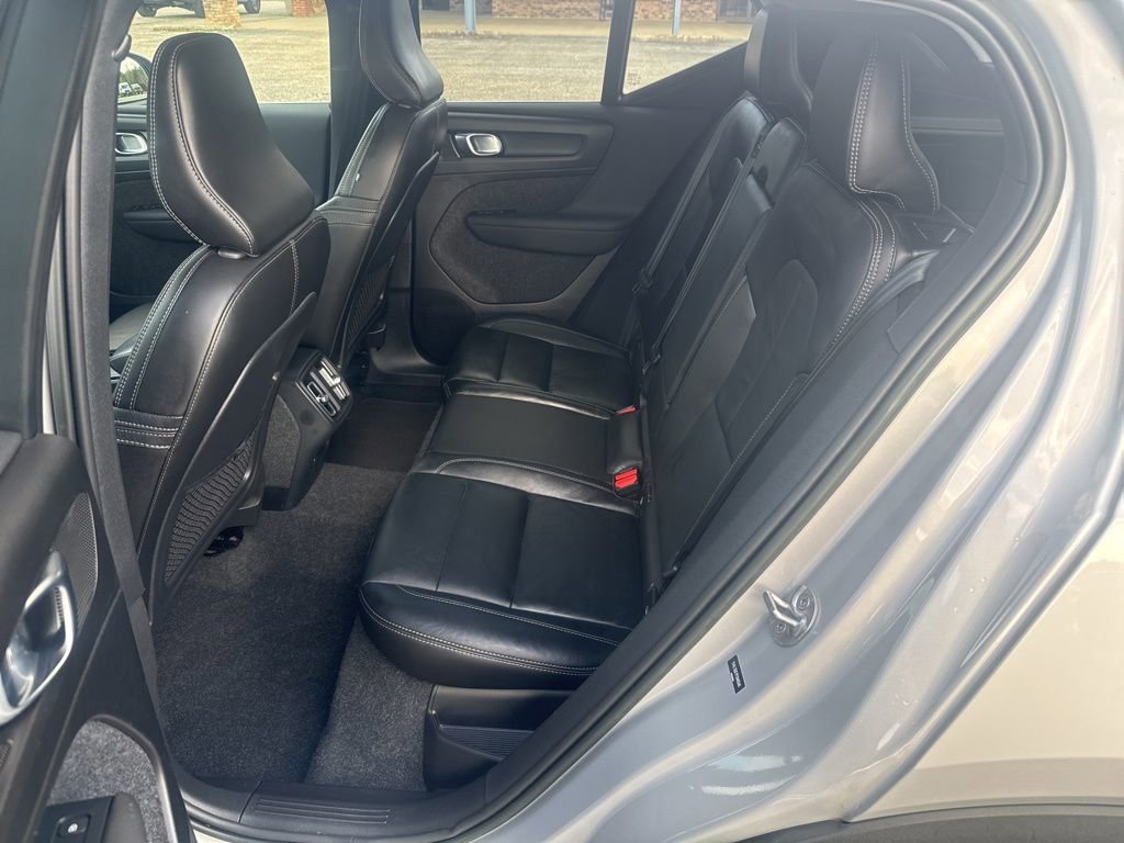 Used 2023 Volvo XC40 B5 Plus AWD/4WD image 11