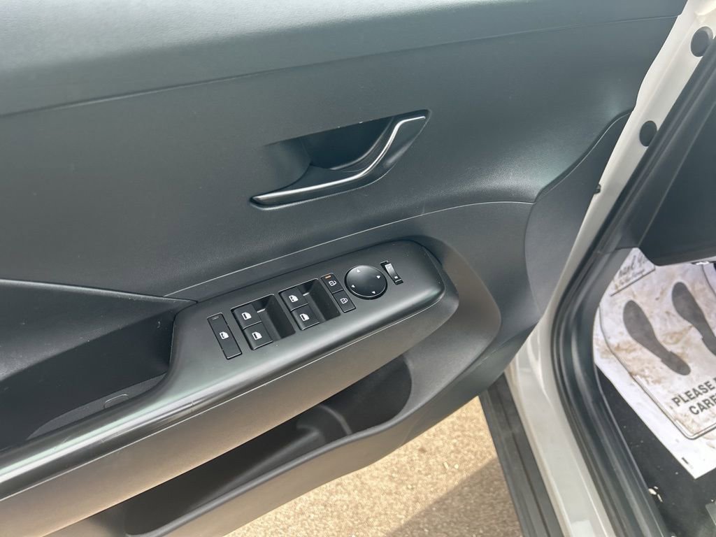 Used 2024 Hyundai Kona SEL AWD/4WD image 21