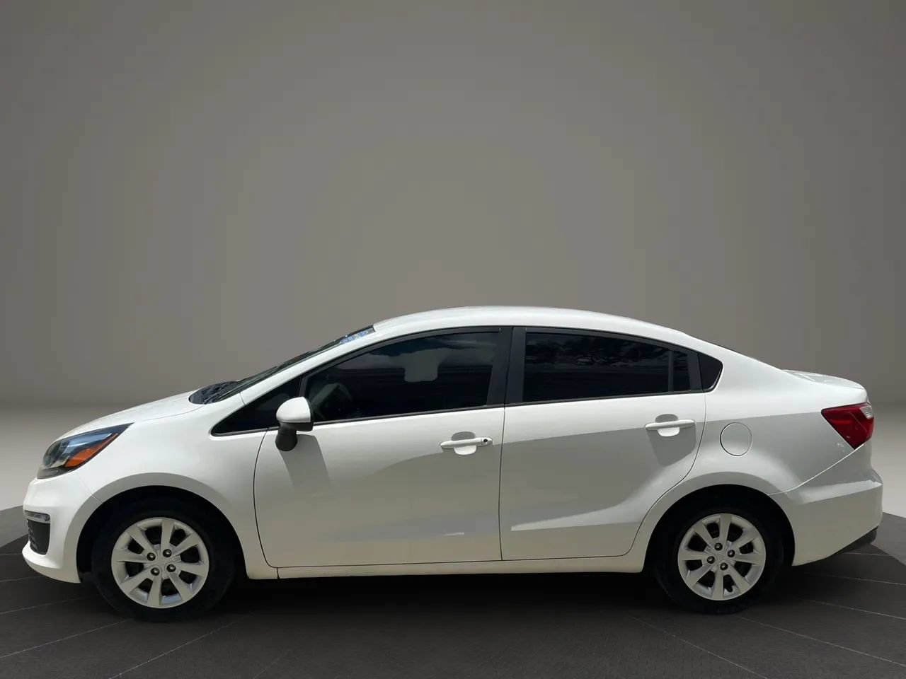Used 2017 Kia Rio LX FWD image 4
