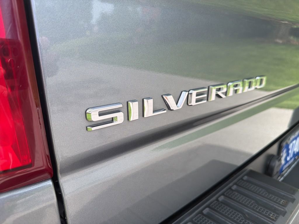 Used 2020 Chevrolet Silverado 1500 Custom w/ Custom Value Package AWD/4WD image 18