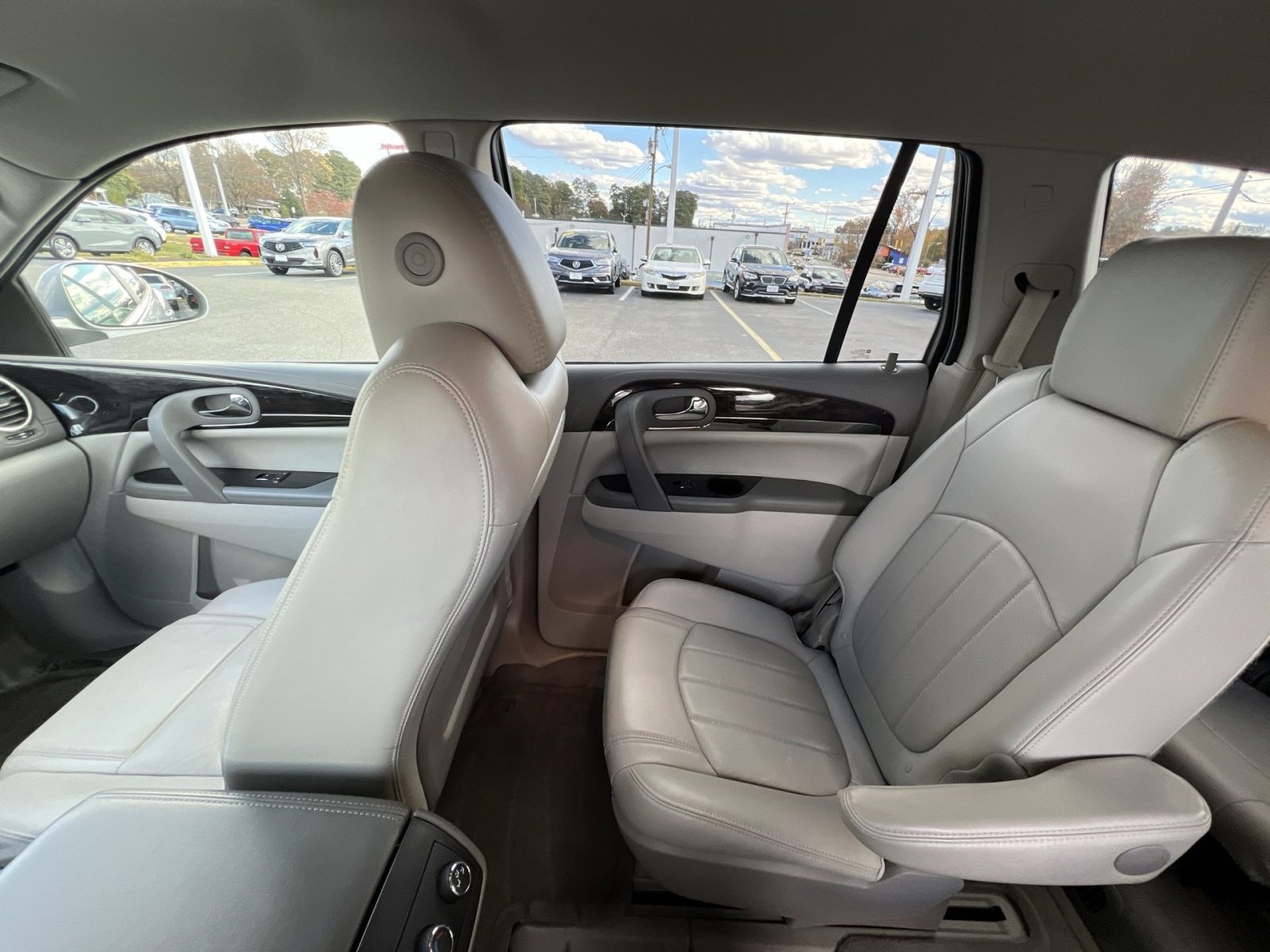 Used 2017 Buick Enclave Leather image 3
