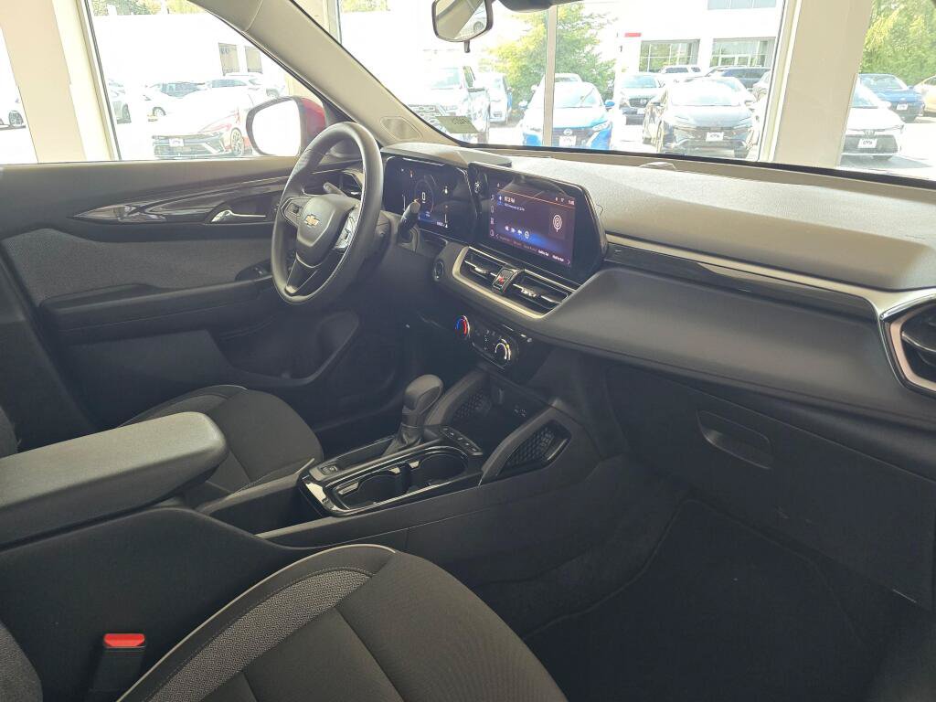Used 2025 Chevrolet TrailBlazer LT AWD/4WD image 44