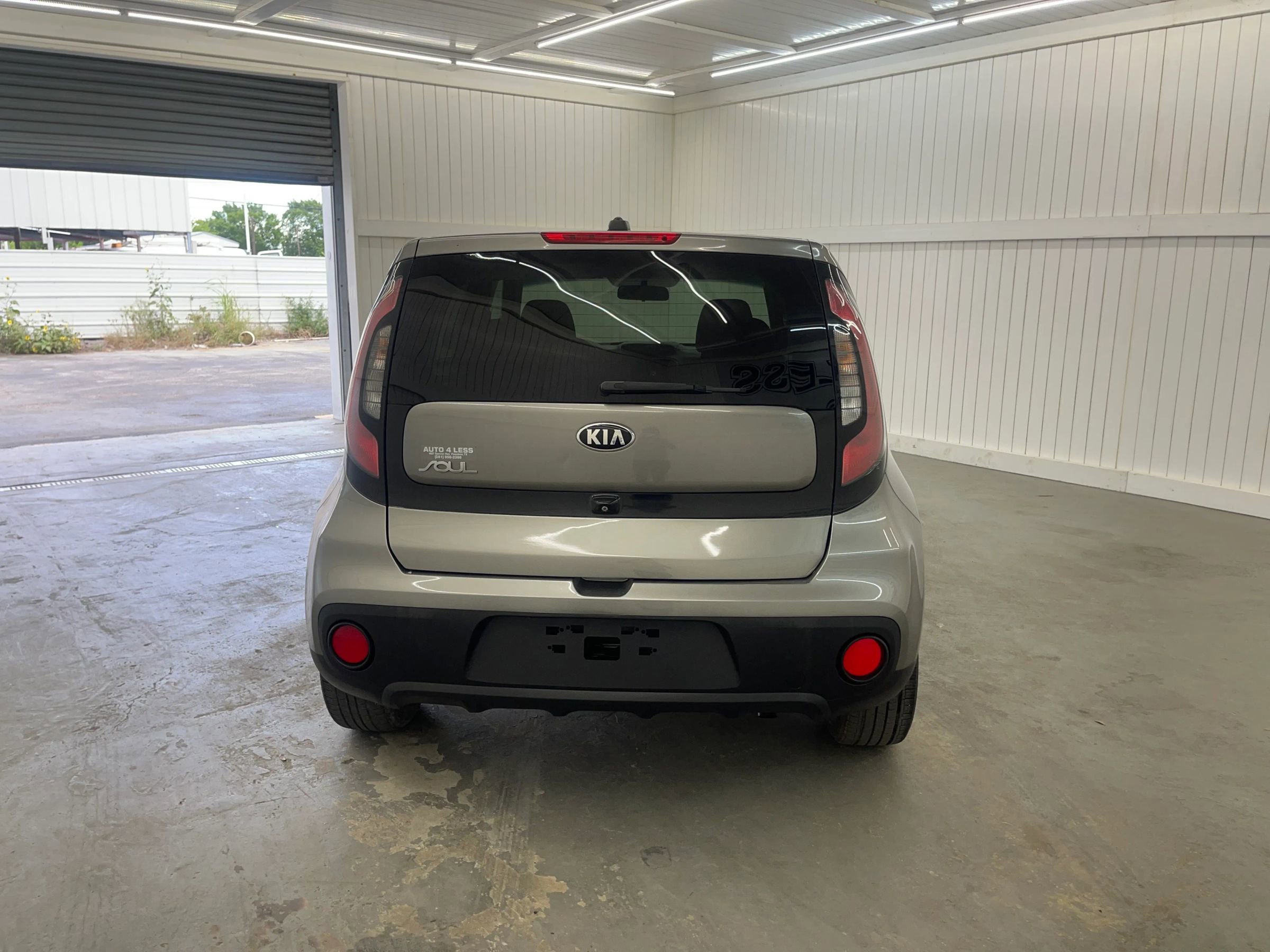 Used 2017 Kia Soul + image 6
