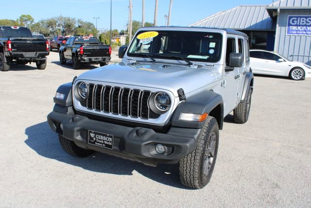 Used 2024 Jeep Wrangler Sport S image 3