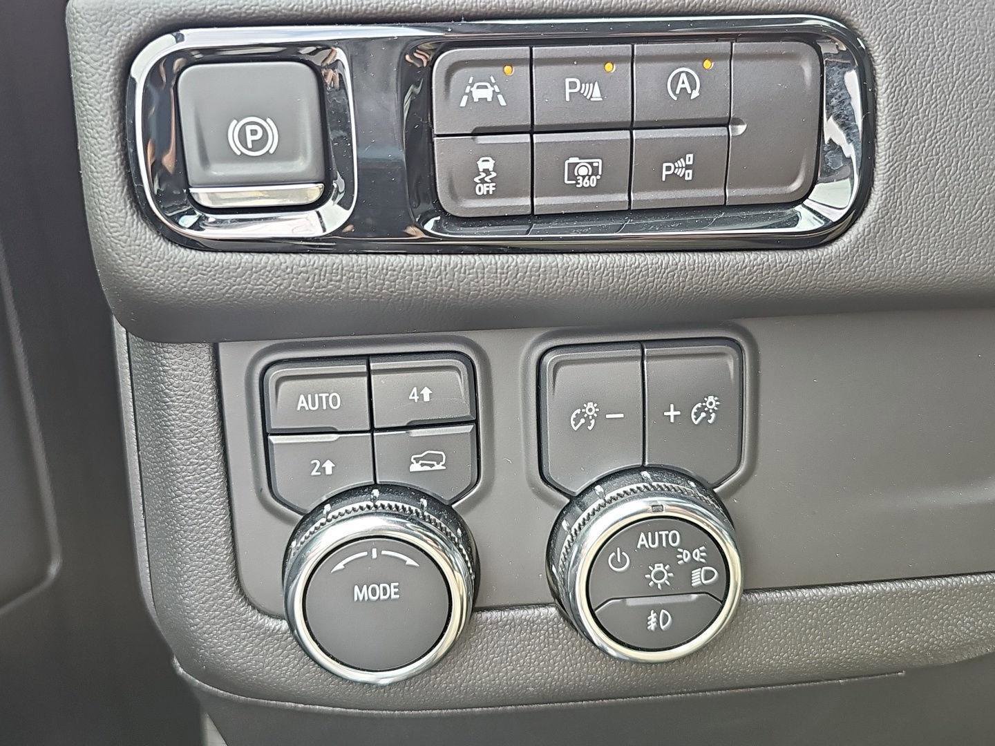 Used 2025 GMC Yukon Denali image 23