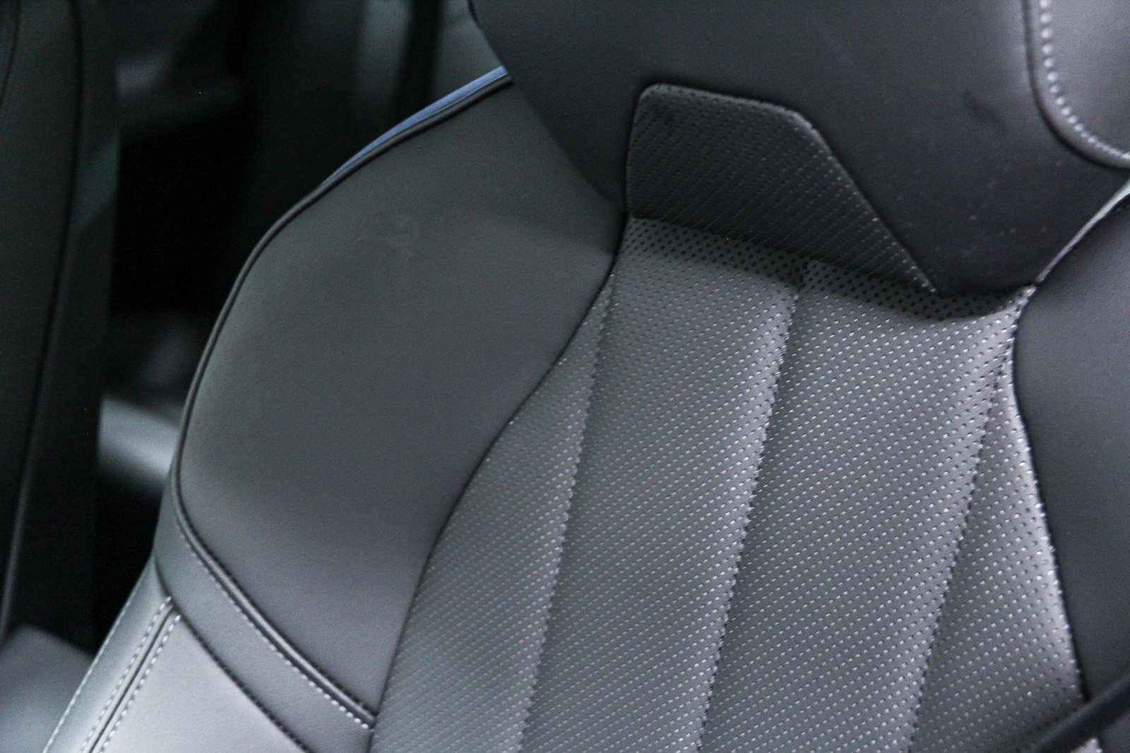 Used 2026 BMW 530i w/ Premium Package image 25