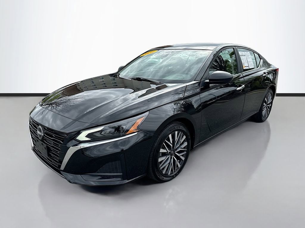 Used 2025 Nissan Altima 2.5 SV image 3