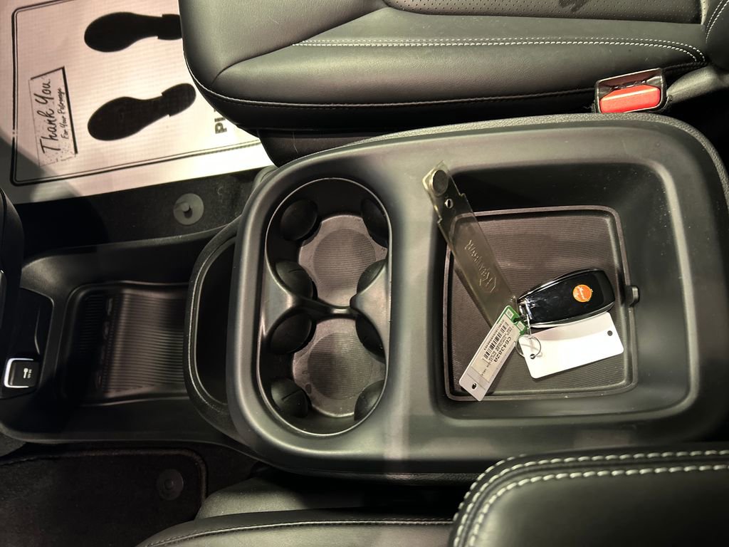 Used 2025 Chrysler Pacifica Select image 21