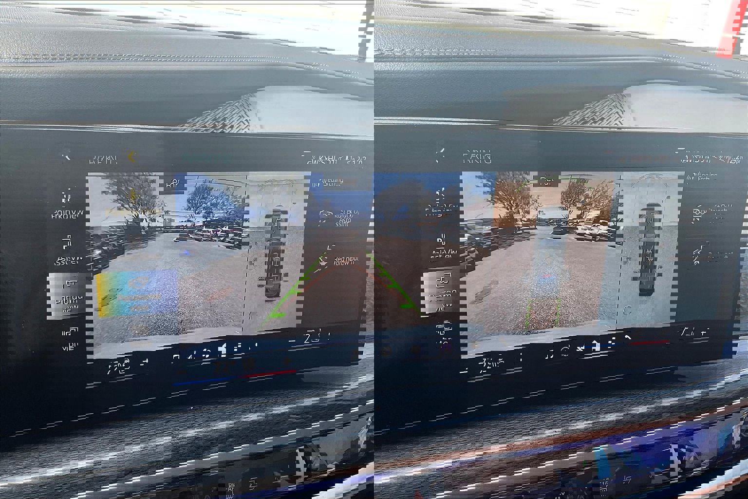 Used 2024 BMW 740i w/ Premium Package 2 image 26