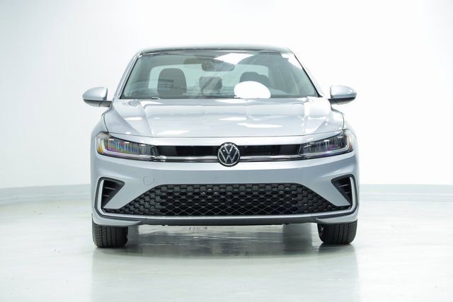 New 2025 Volkswagen Jetta SE image 2