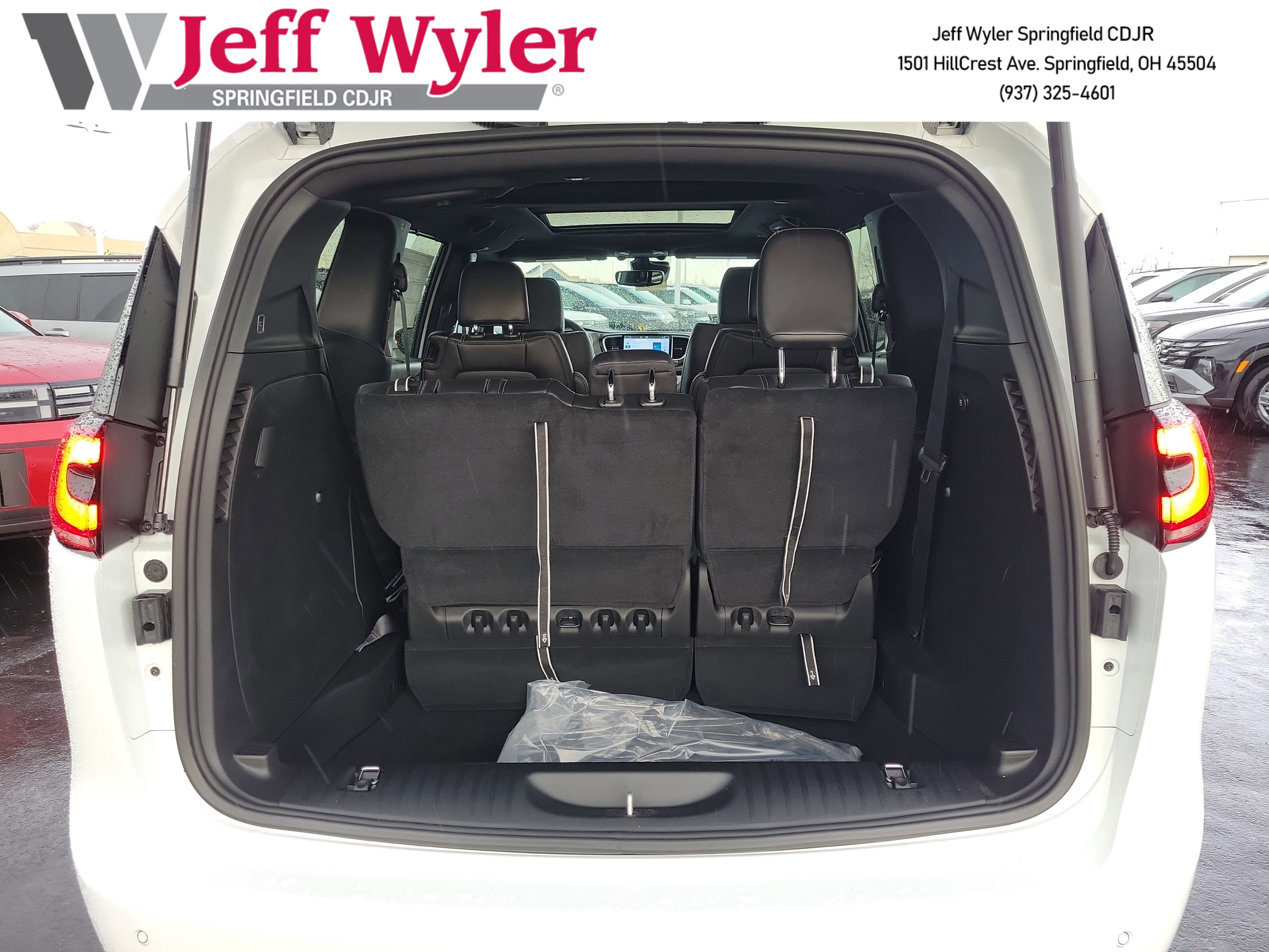 New 2026 Chrysler Pacifica Select w/ S Appearance Package FWD image 5