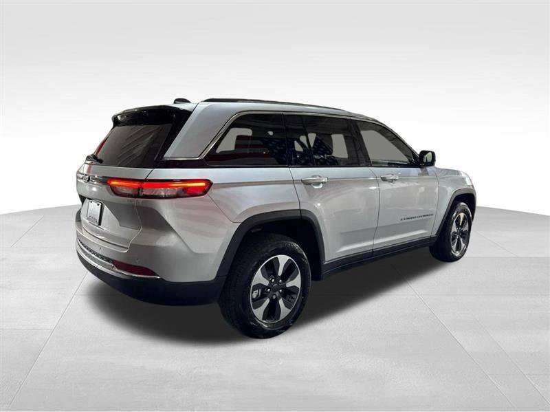 Used 2023 Jeep Grand Cherokee 4WD 4xe image 5
