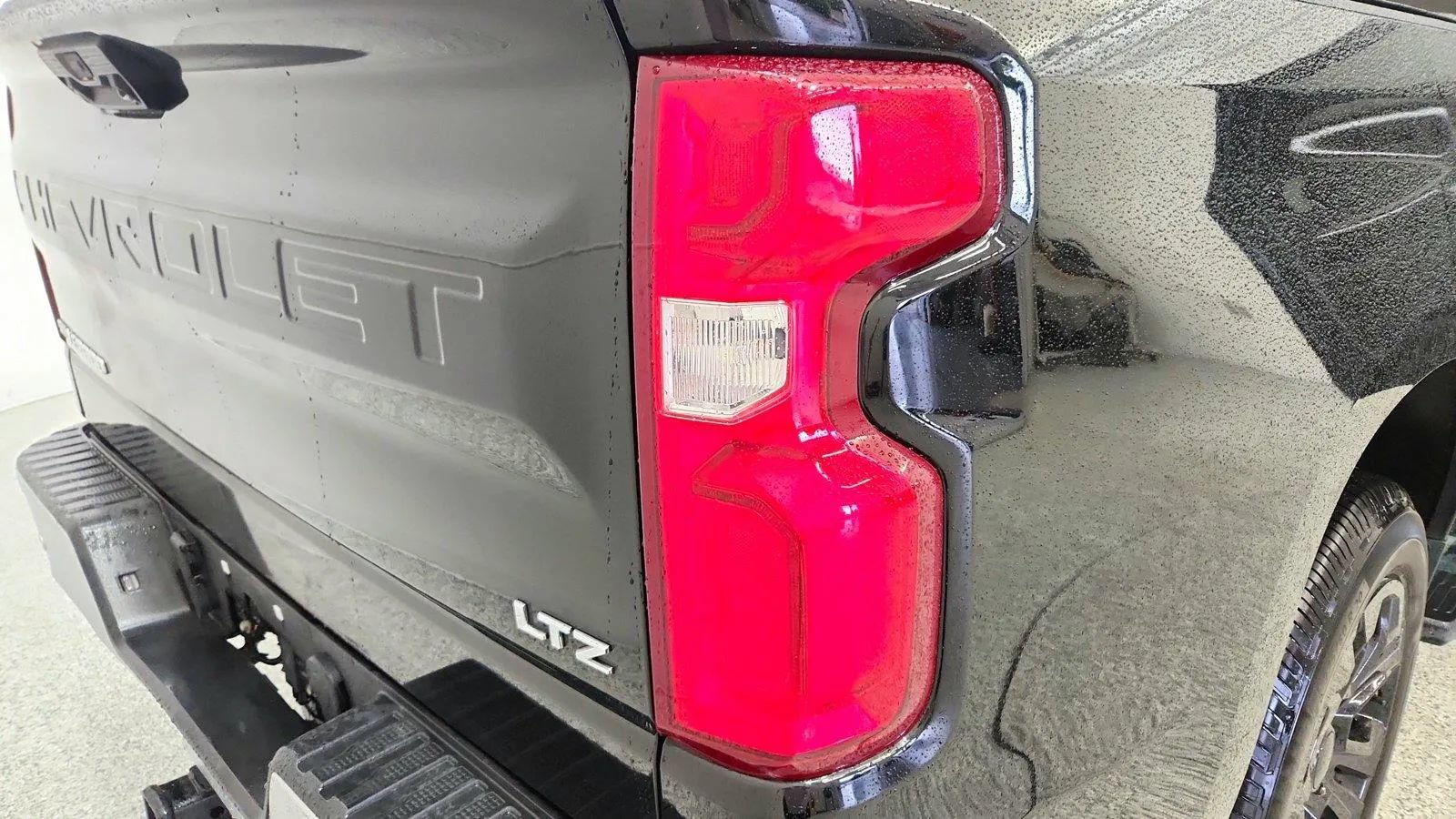 Used 2022 Chevrolet Silverado 1500 LTZ w/ LTZ Premium Package AWD/4WD image 32