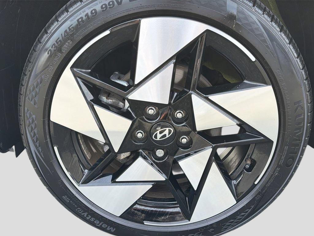 Certified 2024 Hyundai Kona Limited AWD/4WD image 14