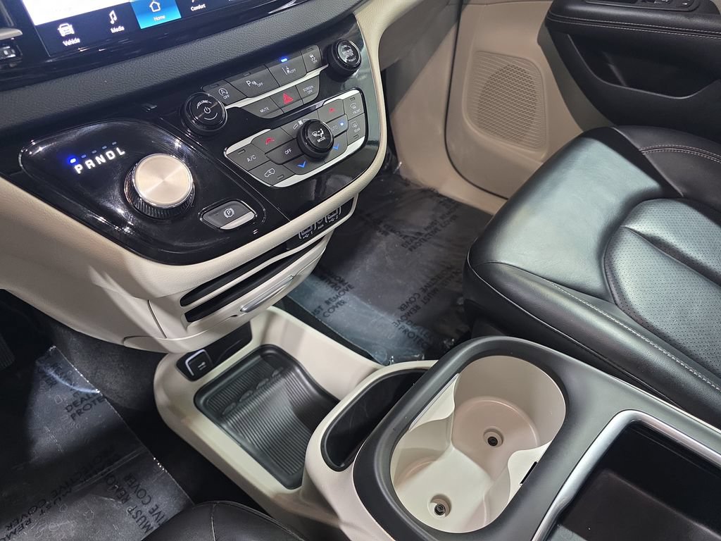 Used 2023 Chrysler Pacifica Touring-L FWD image 26