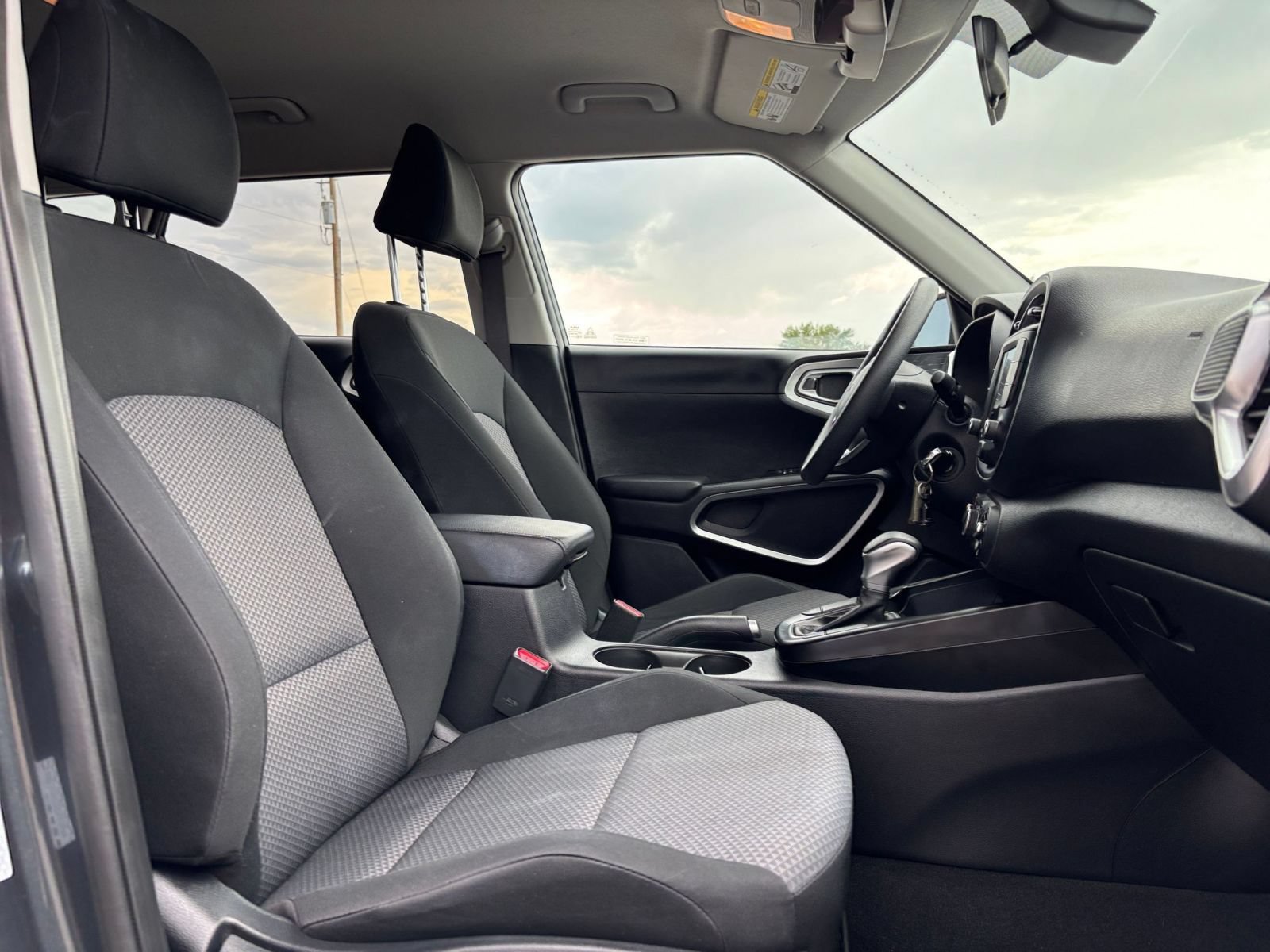 Used 2025 Kia Soul LX w/ LX Technology Package FWD image 33