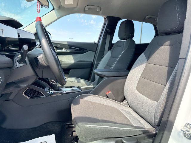 Used 2024 Chevrolet TrailBlazer LT w/ LT Cold Weather Package FWD image 11