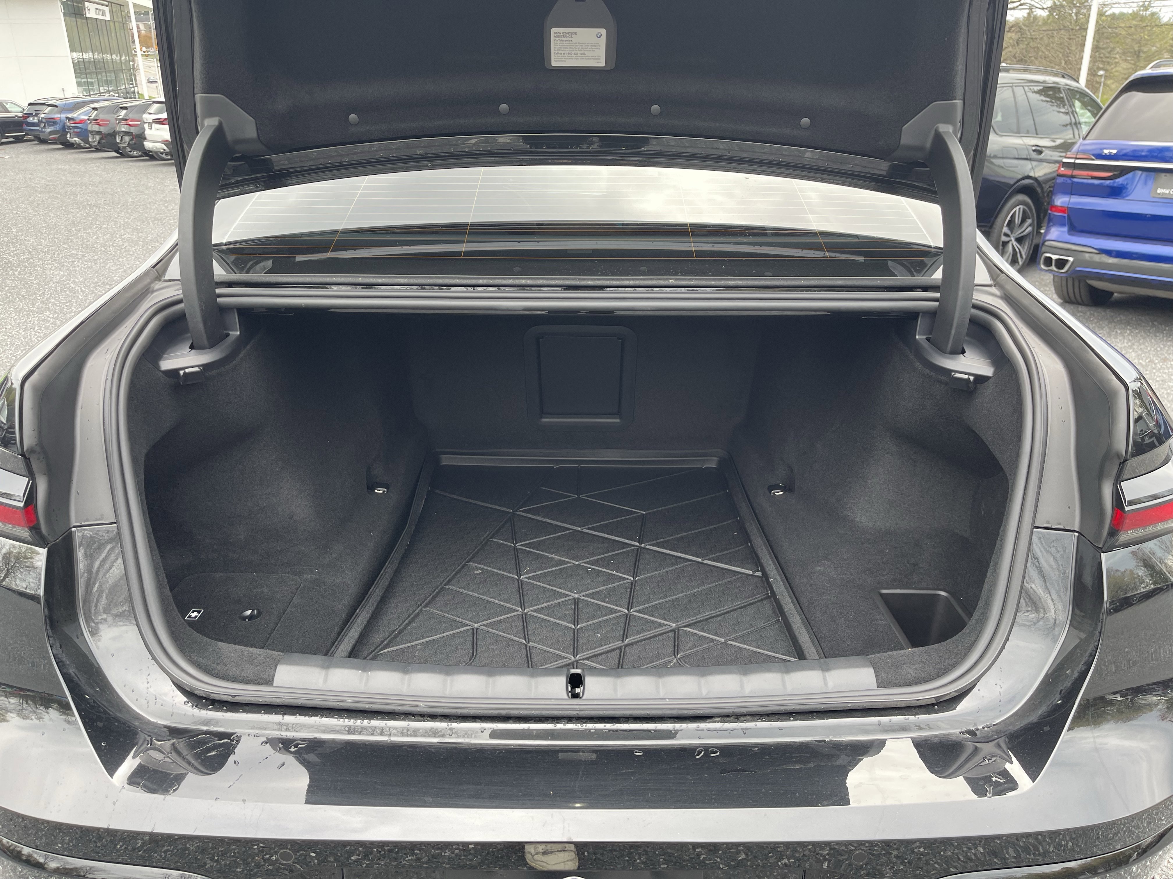 Certified 2025 BMW 760i xDrive w/ Executive Package image 8