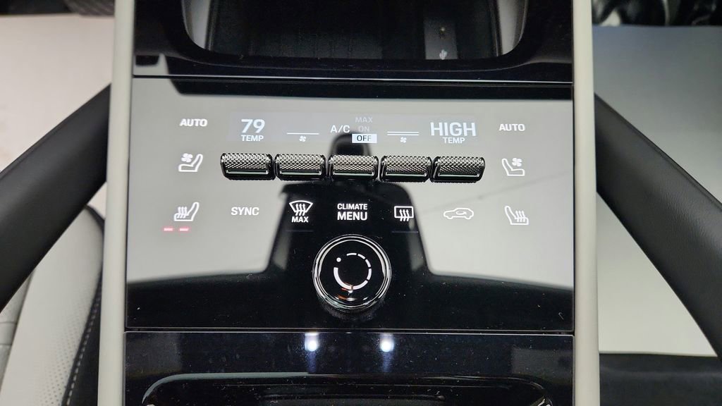 Certified 2025 Porsche Cayenne E-Hybrid Coupe image 35