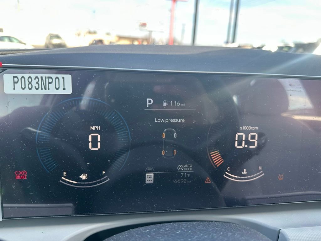 Used 2025 Hyundai Tucson SE image 14