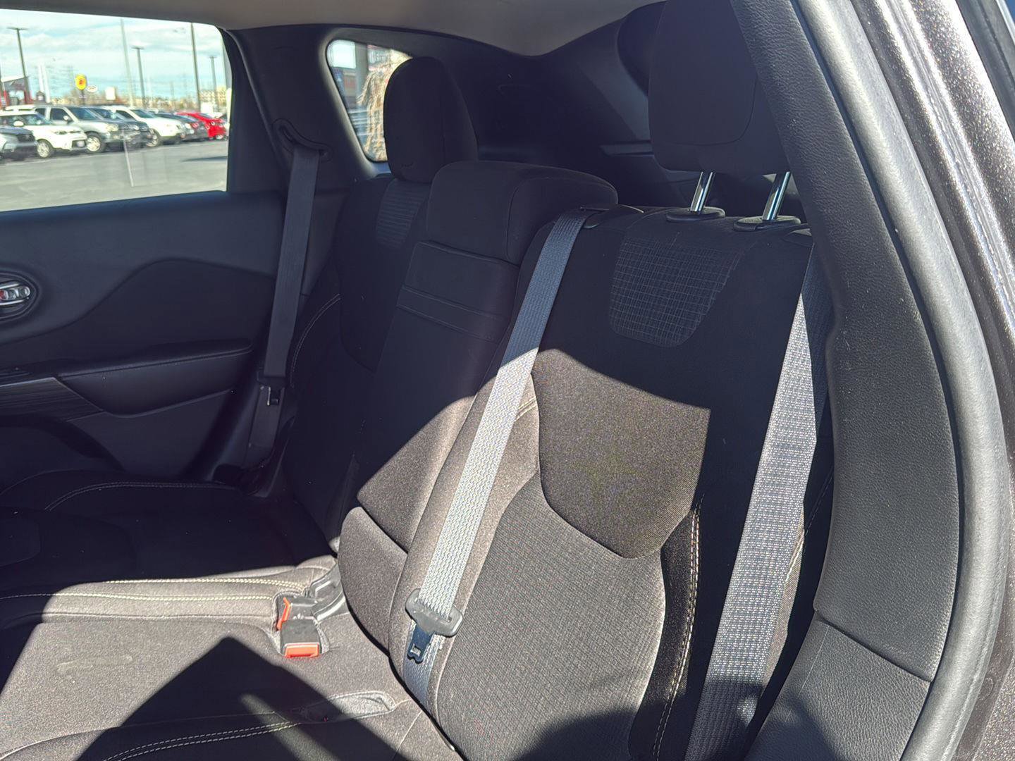 Used 2016 Jeep Cherokee Latitude w/ Cold Weather Group image 19