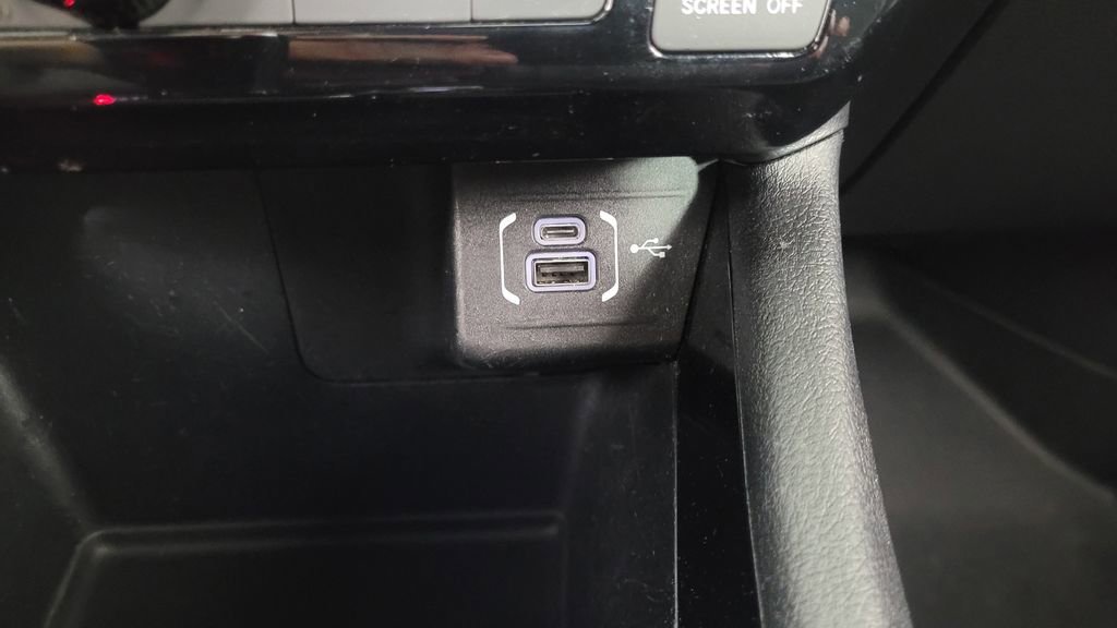 Used 2023 Jeep Compass Limited image 29