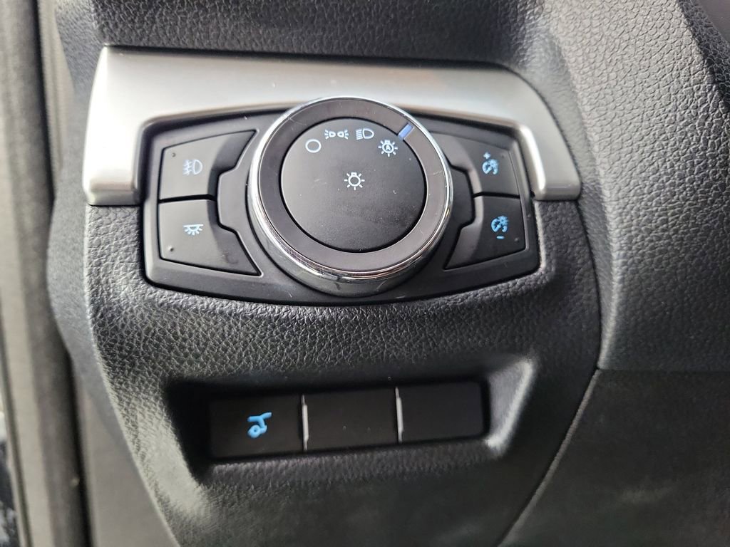 Used 2017 Ford Explorer XLT w/ Equipment Group 202A FWD image 13