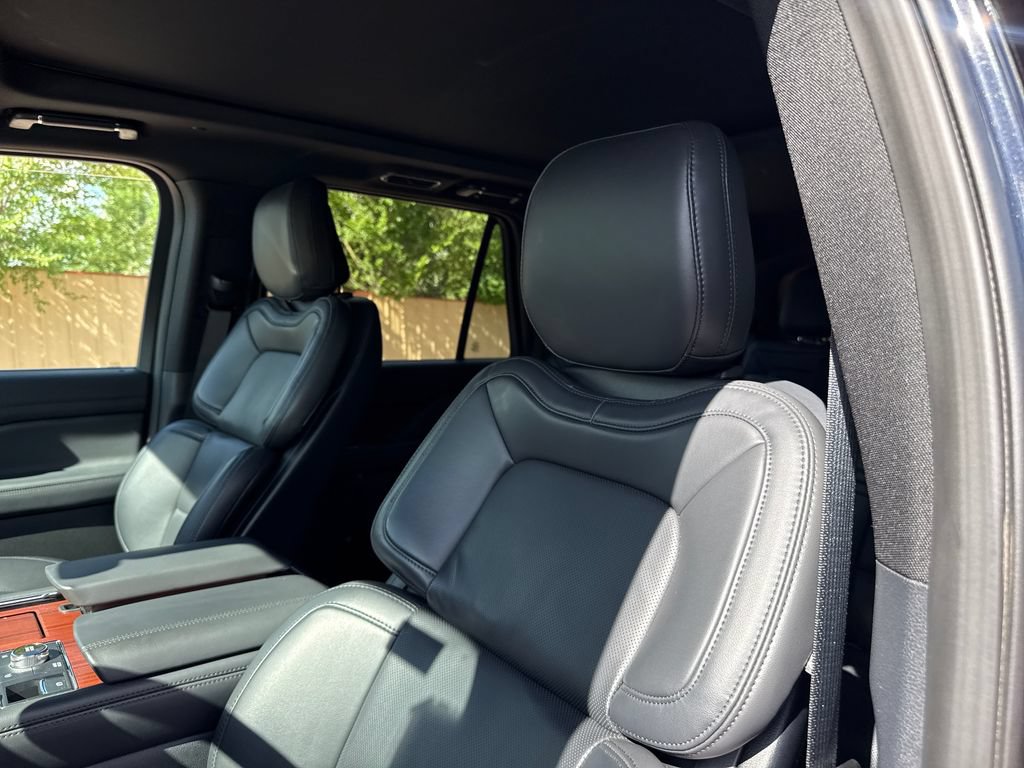 Used 2024 Lincoln Navigator Premiere AWD/4WD image 14