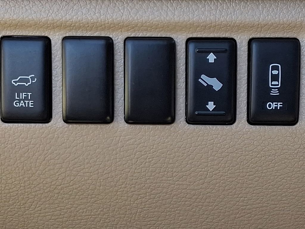 Used 2013 Nissan Armada SV image 25