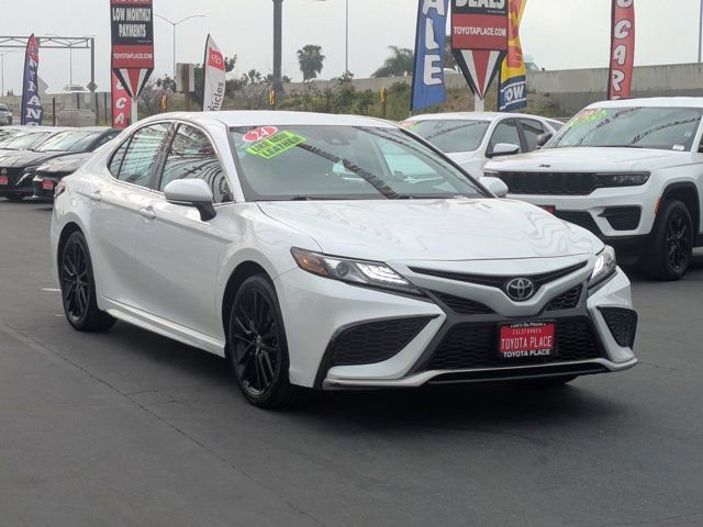 Used 2024 Toyota Camry XSE FWD image 3