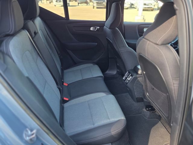 Used 2023 Volvo XC40 B5 Core image 17