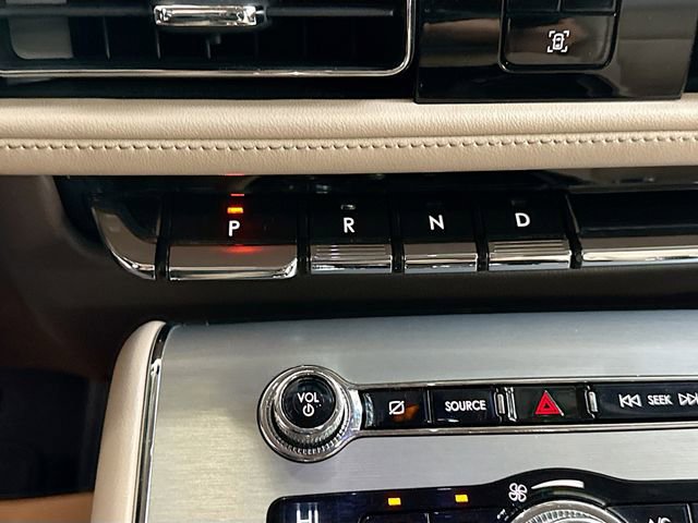 Used 2020 Lincoln Aviator AWD image 18