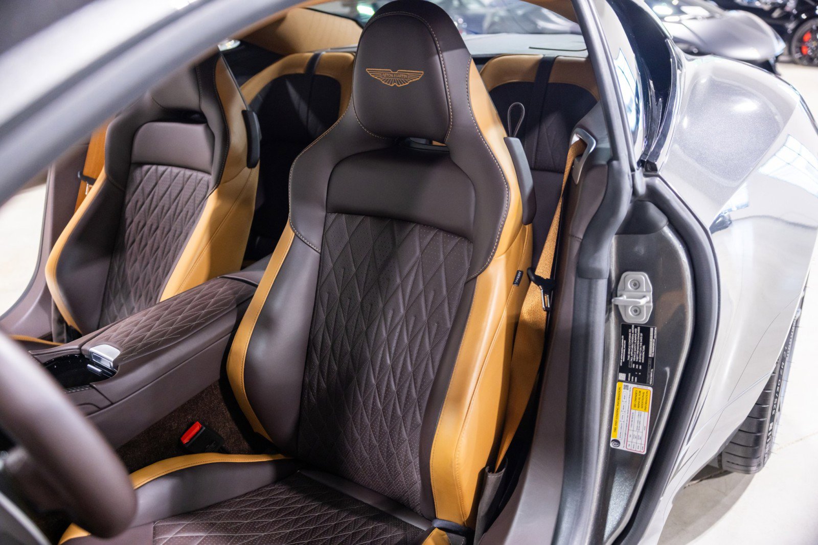 Used 2024 Aston Martin DB12 Coupe image 36